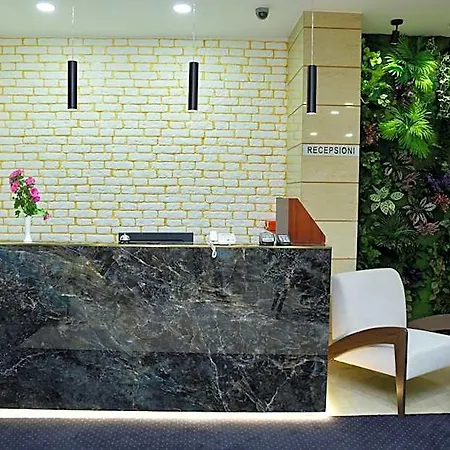 Comfort Center Отель Тирана